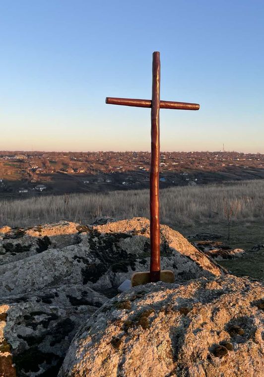 Боже, спаси Україну - на теренах ГСП  встановлено хрест - Боже, спаси Україну
